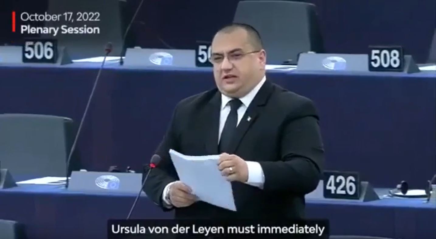 Scopri di più sull'articolo Cristian Terhes, eurodeputato: Ursula von der Leyen deve dimettersi – 17/10/2022