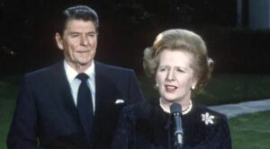 Lee más sobre el artículo 1989 – El auge del neoliberalismo con Thatcher y Reagan